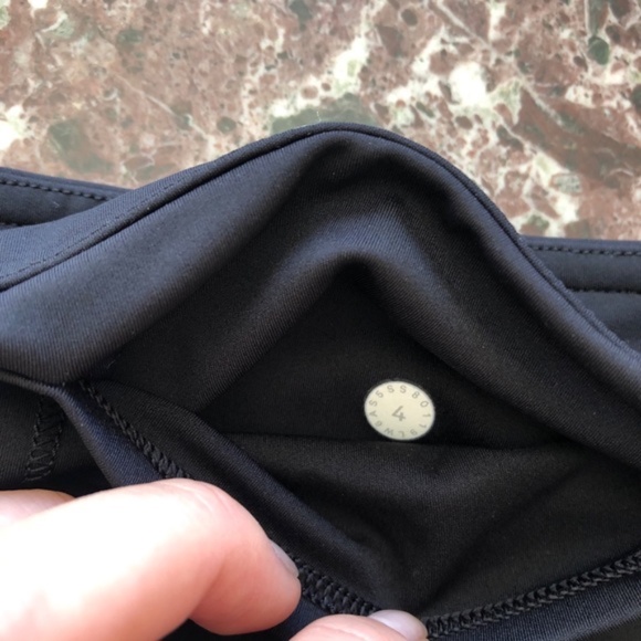 LULULEMON Fast and Free Reflective Crop II Leggings 19” in Black - Picture 10 of 11